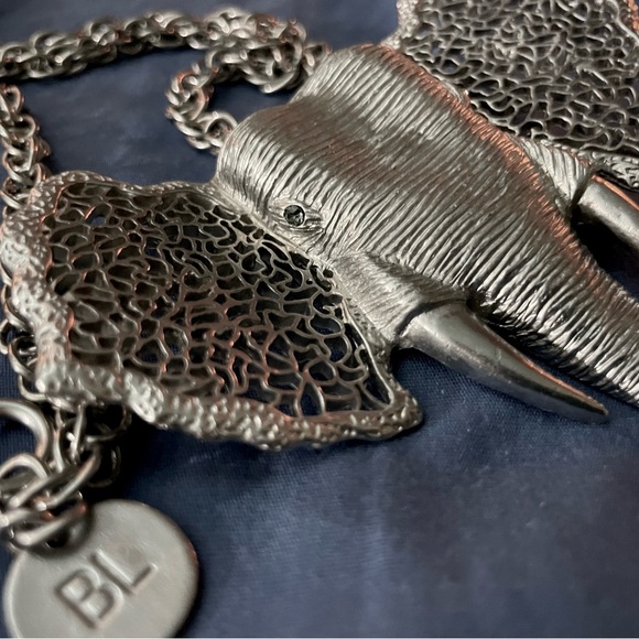 Elephant pendant necklace - Picture 5 of 7